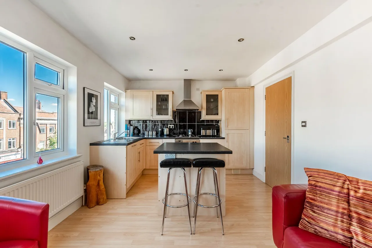 Second Floor Flat, 8b Station Parade, Harrow, photo 6