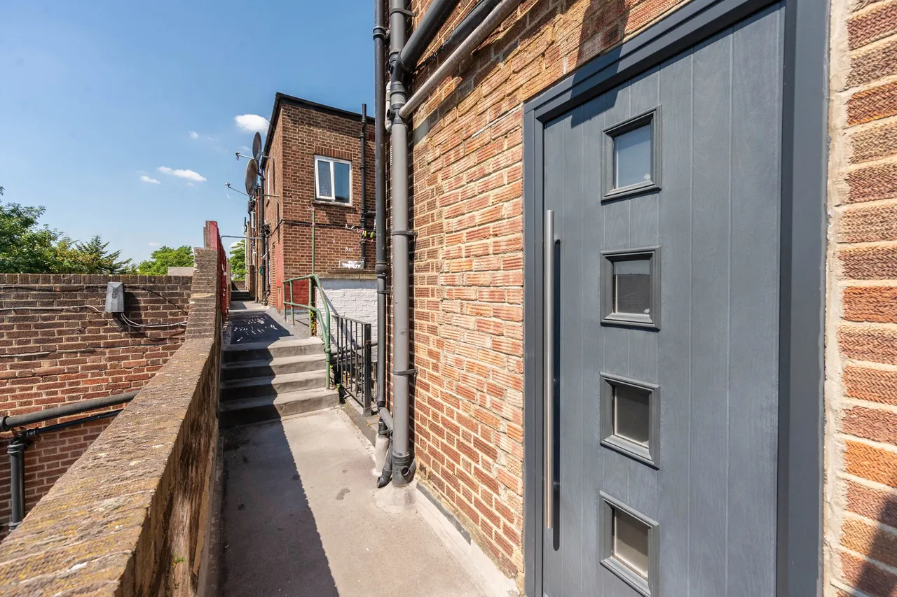 Second Floor Flat, 8b Station Parade, Harrow, photo 5