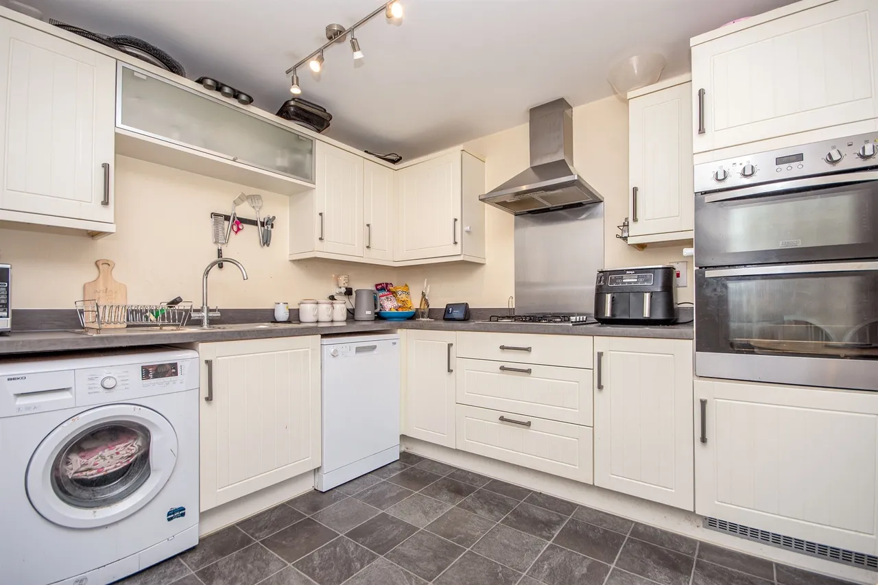 Roman Road, Corby, NN18, photo 3