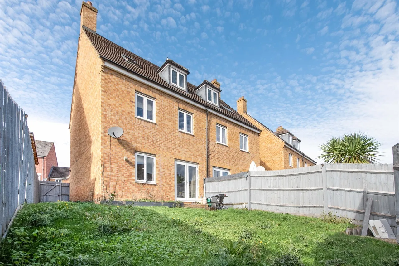 Roman Road, Corby, NN18, photo 17