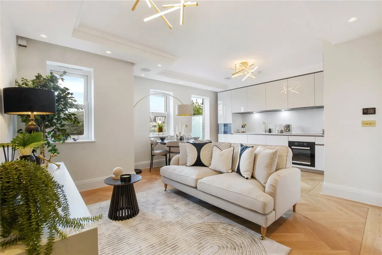 The Ridgeway, Enfield, EN2 8PD, photo 2