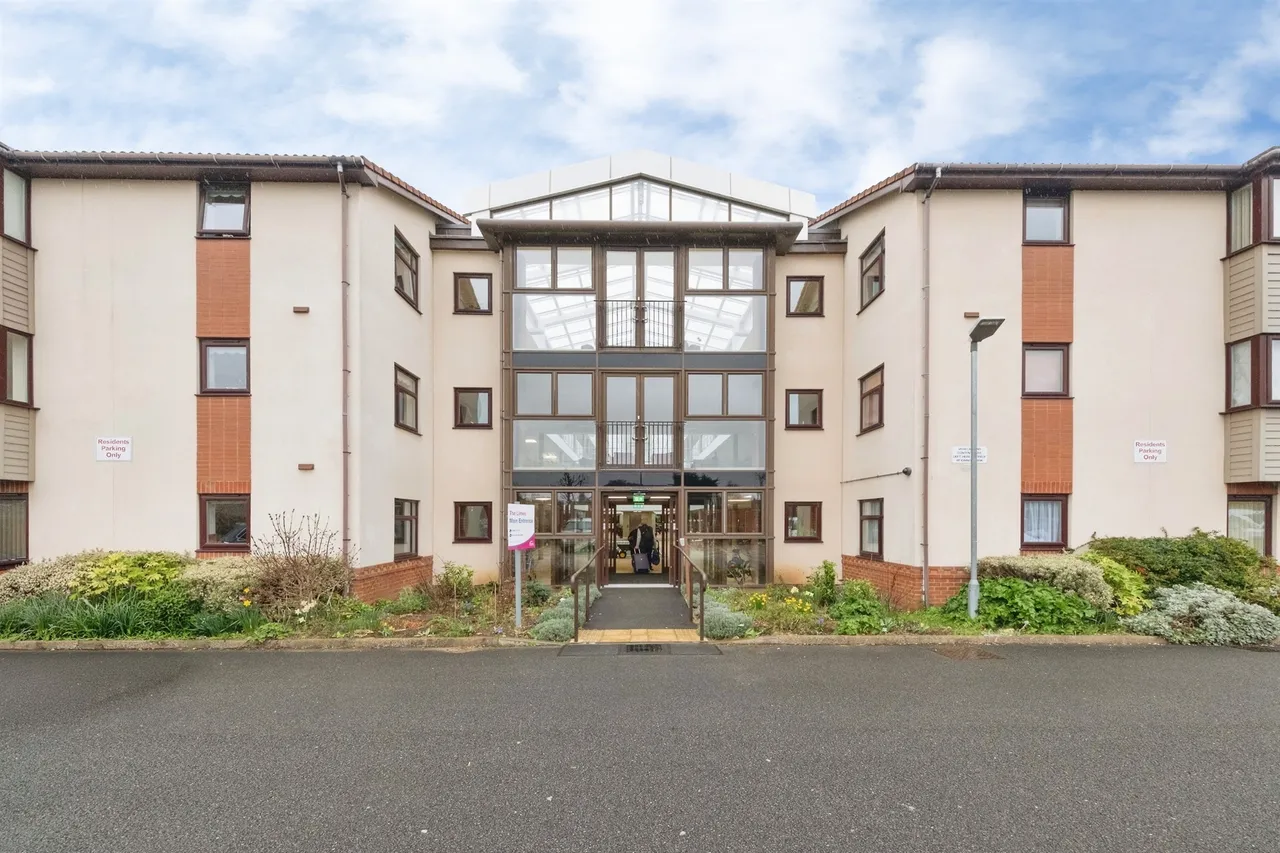 2 bed flat for sale — Westbury Lane, Newport Pagnell