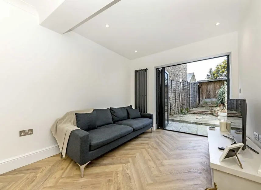 Tudor Road, Hampton, TW12, photo 3