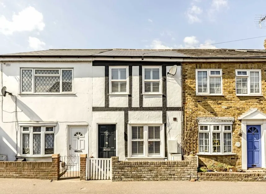 2 bed house to rent, Tudor Road, Hampton, TW12