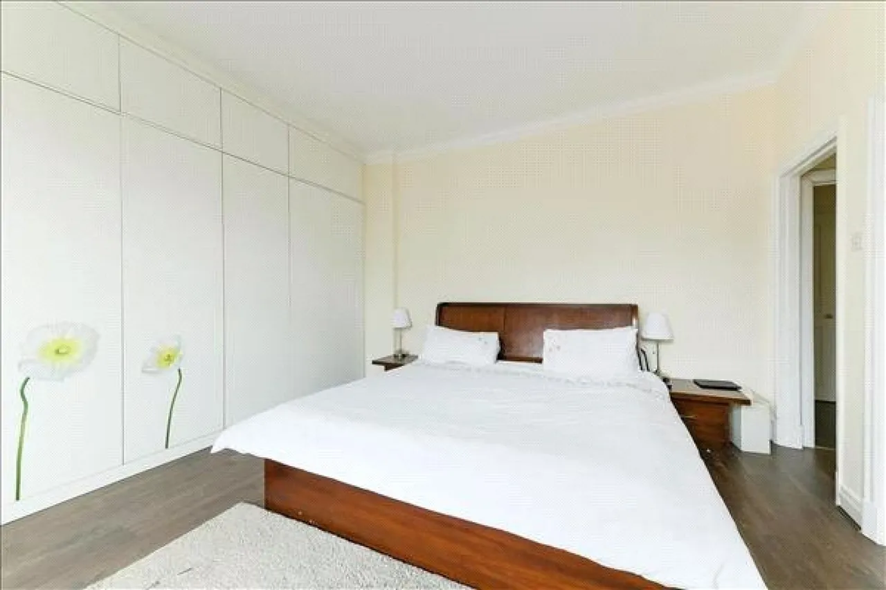 Ross Court, London, photo 7