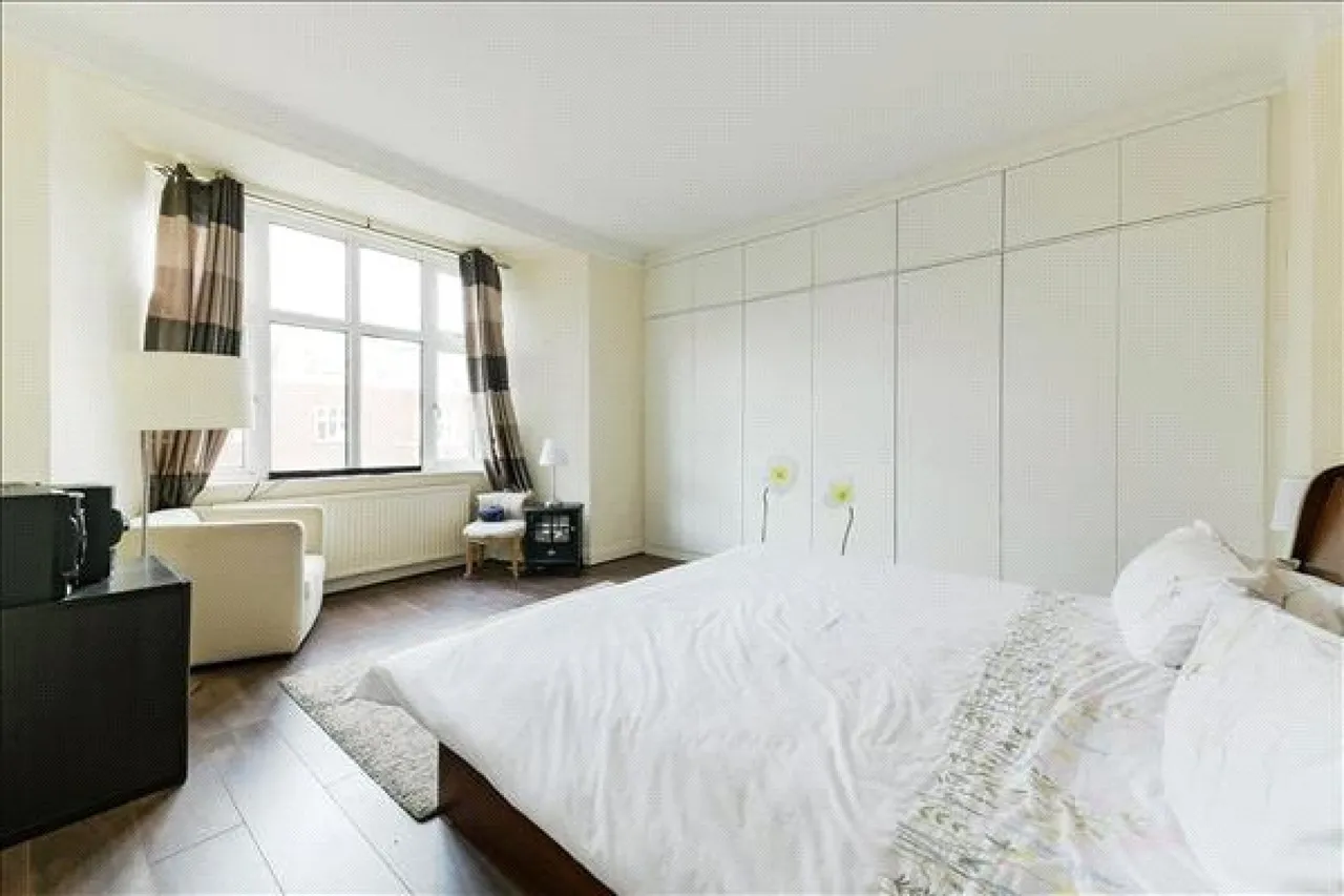 Ross Court, London, photo 6