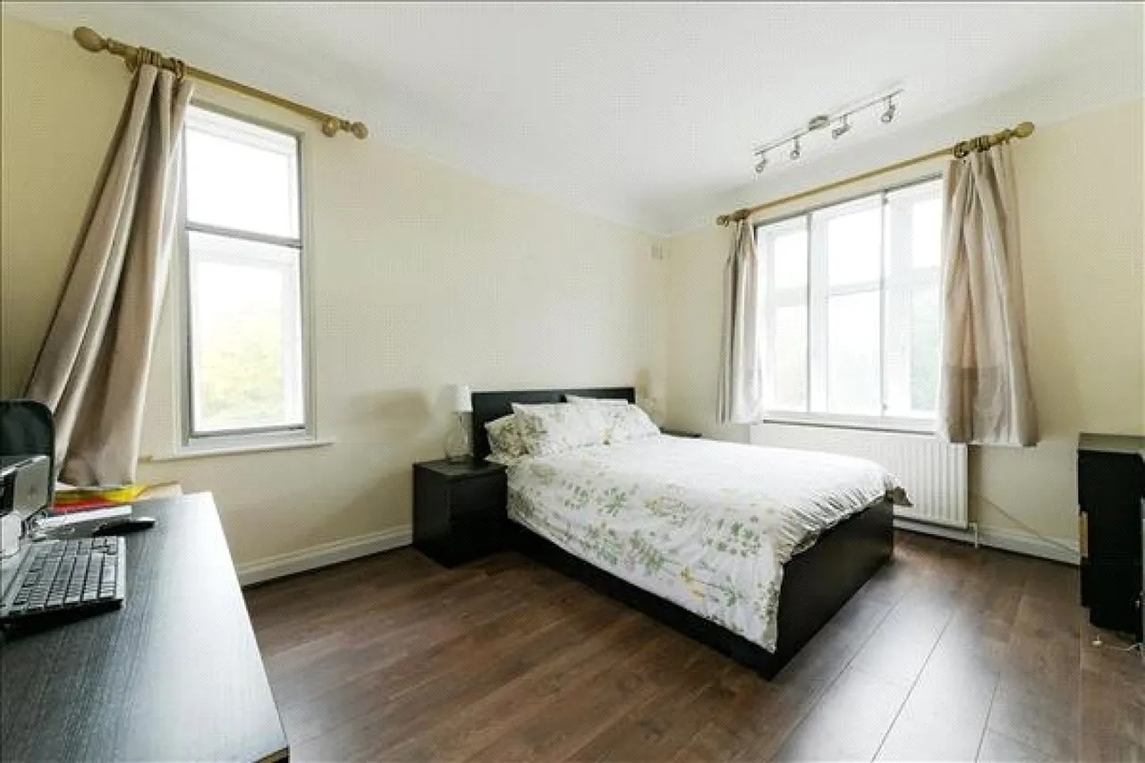 Ross Court, London, photo 9