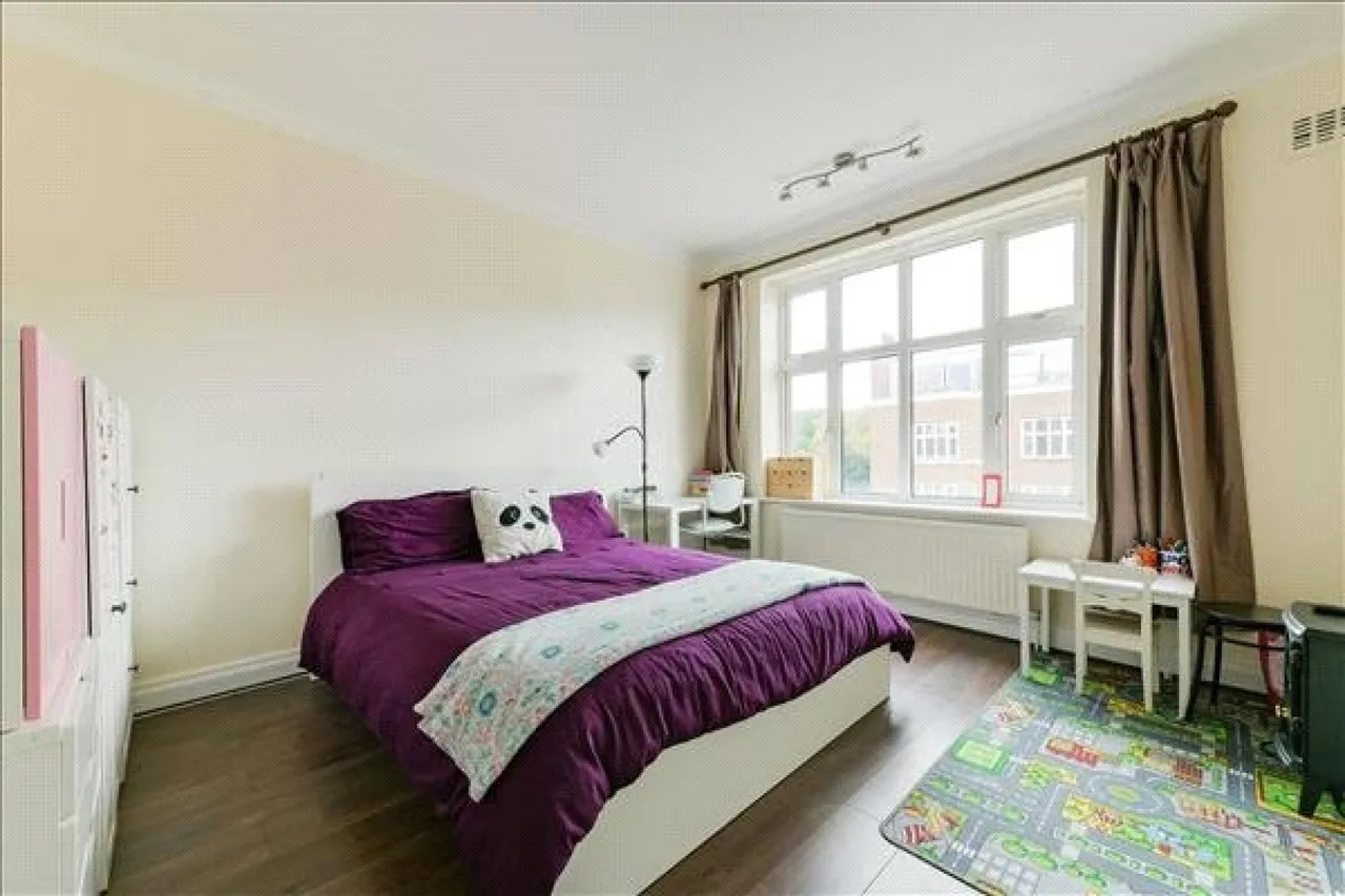 Ross Court, London, photo 8
