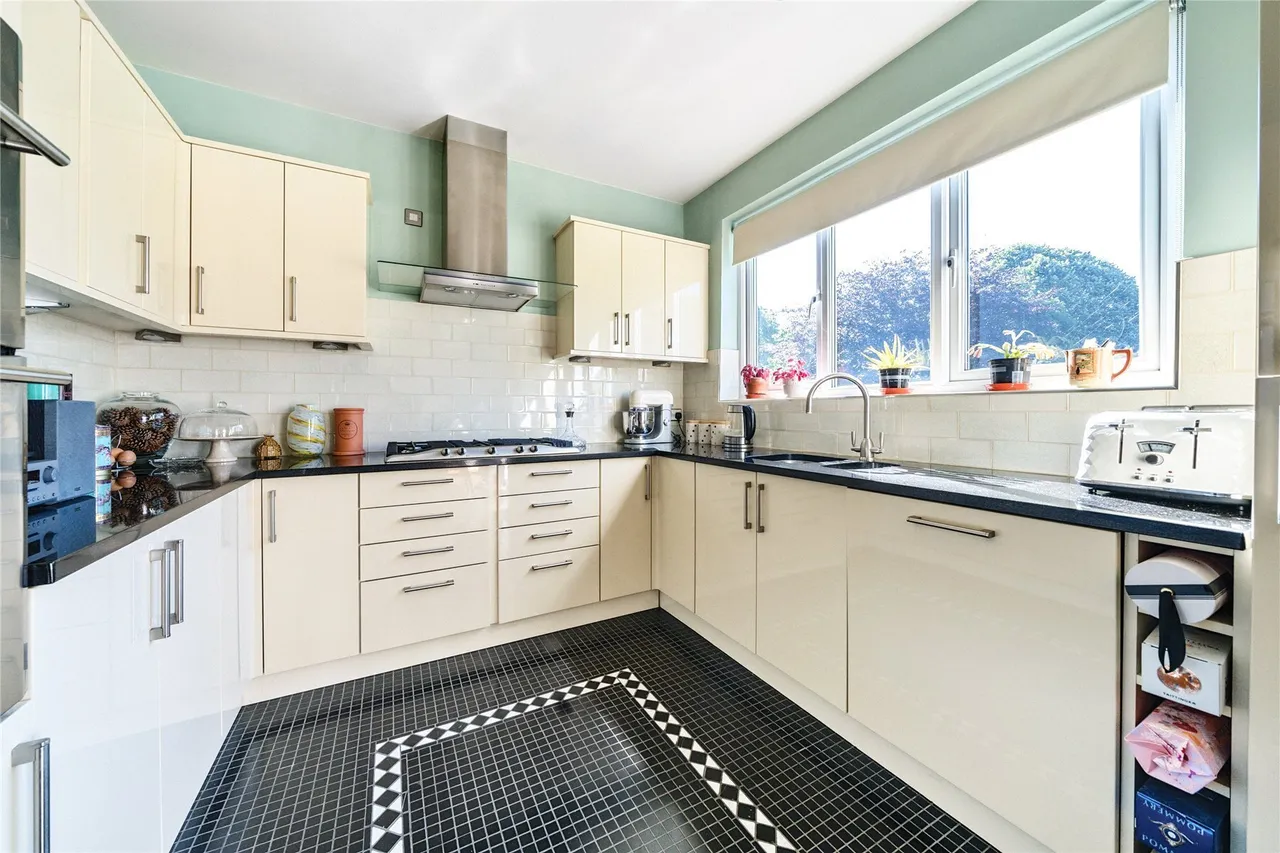 Wood Lodge Lane, West Wickham, BR4, photo 13