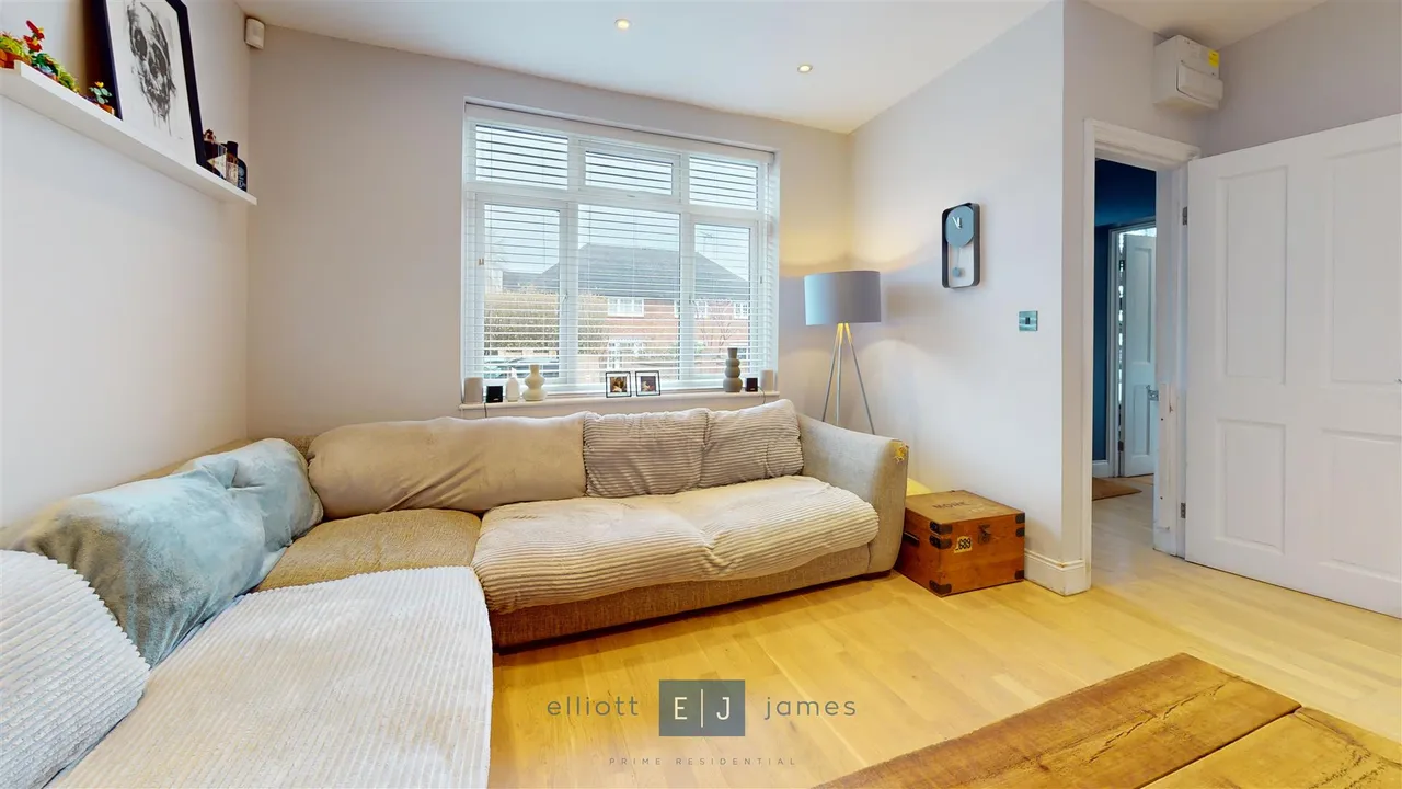 Whitehills Road, Loughton, photo 5