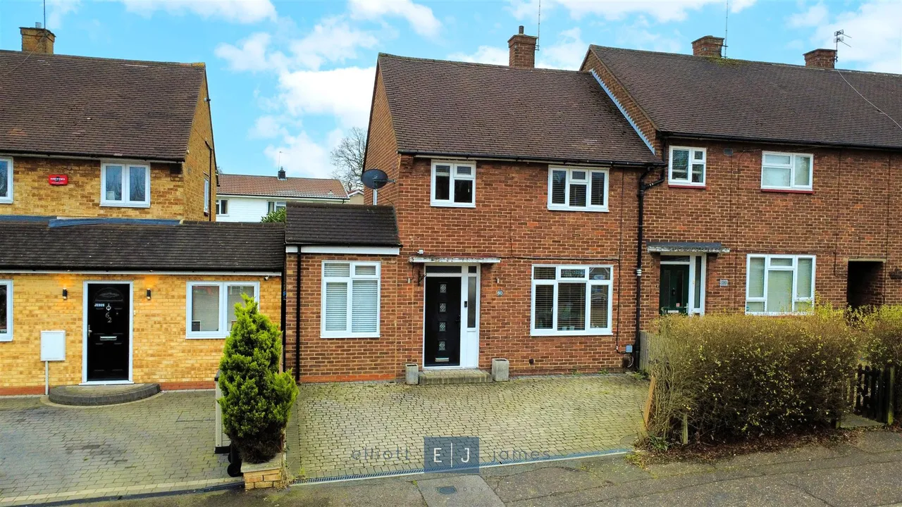 3 bed house for sale — Whitehills Road, Loughton