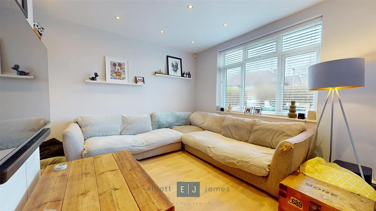 Whitehills Road, Loughton, photo 4