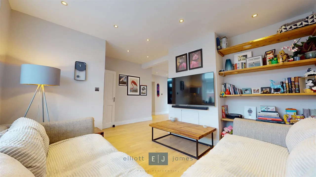 Whitehills Road, Loughton, photo 3