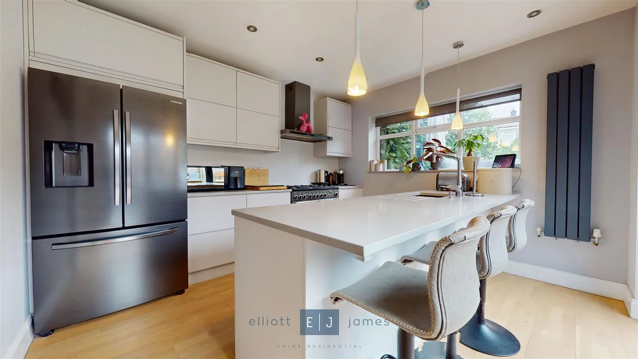 Whitehills Road, Loughton, photo 9