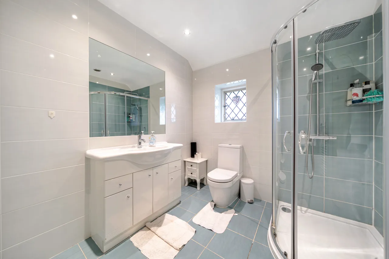 Woodcote Close, Epsom, KT18, photo 13