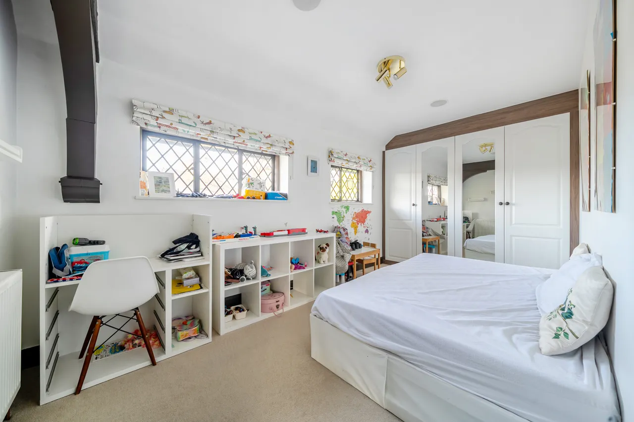 Woodcote Close, Epsom, KT18, photo 12
