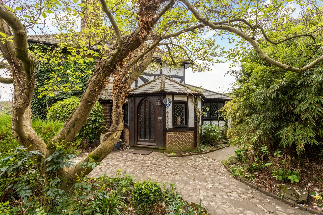 Woodcote Close, Epsom, KT18, photo 17