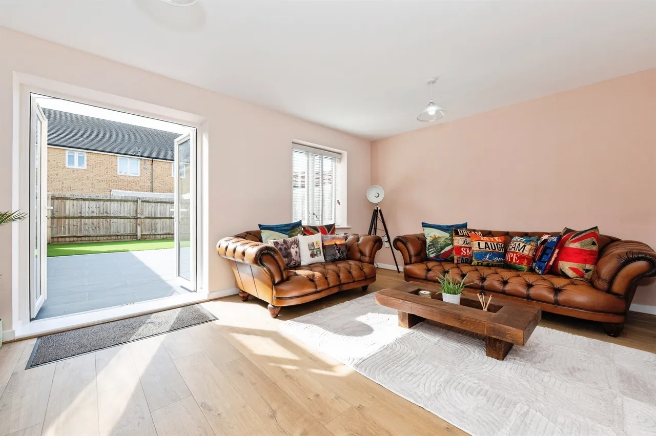 4 bed house for sale, Woodside Close, Grays, RM16