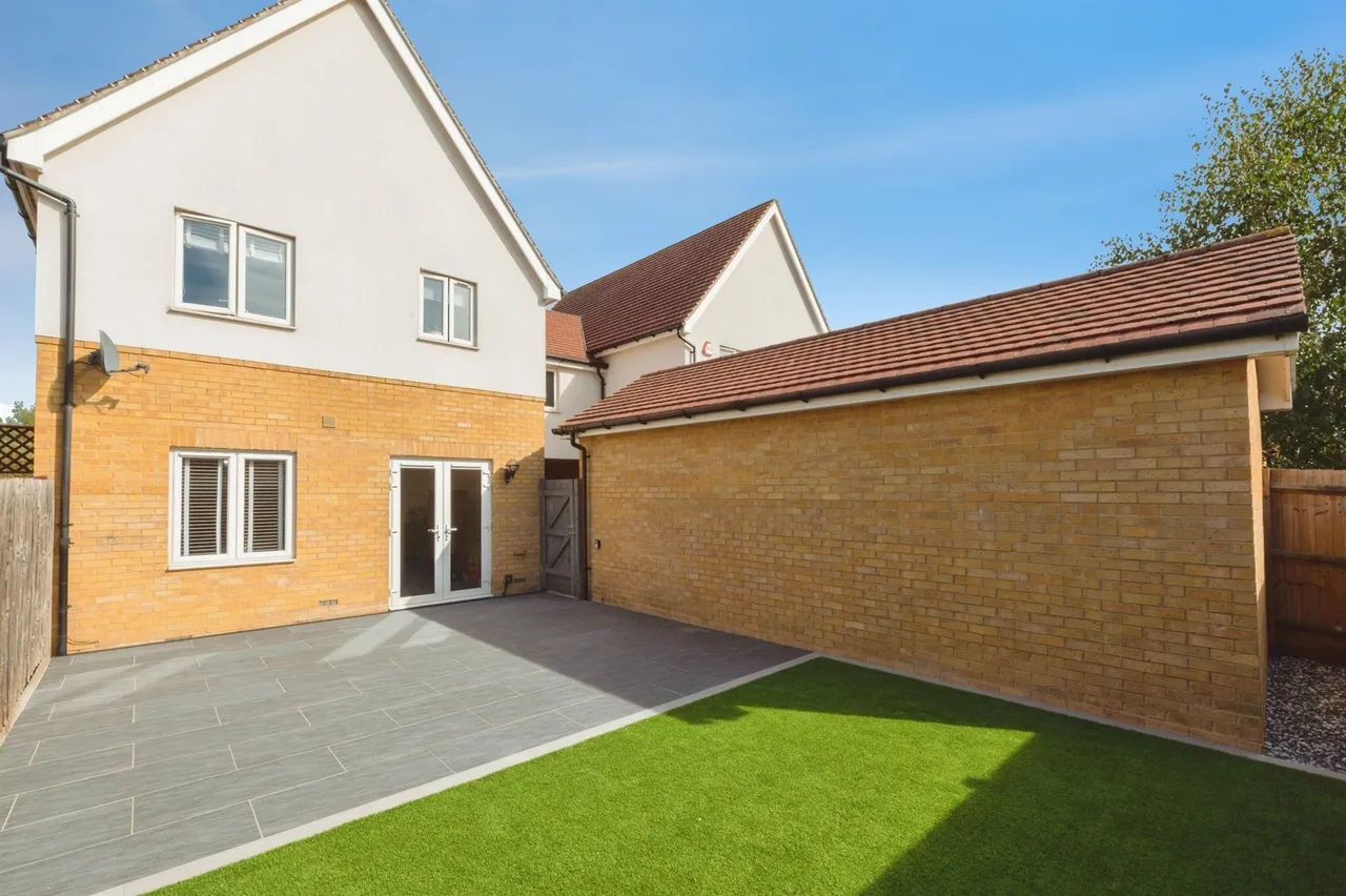Woodside Close, Grays, RM16, photo 10