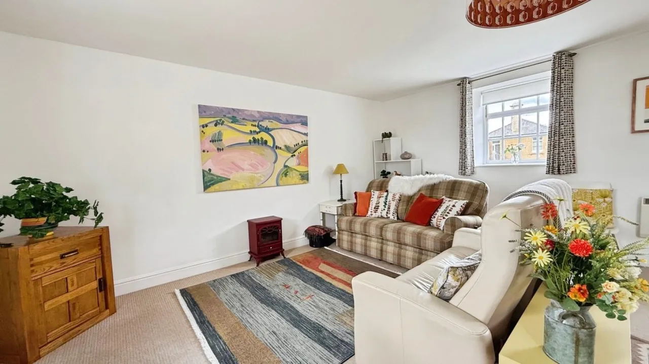 St Georges Court, Semington, photo 5