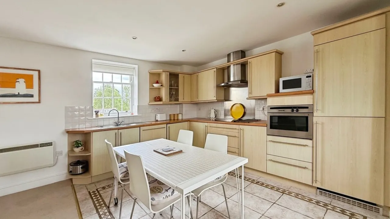 St Georges Court, Semington, photo 2