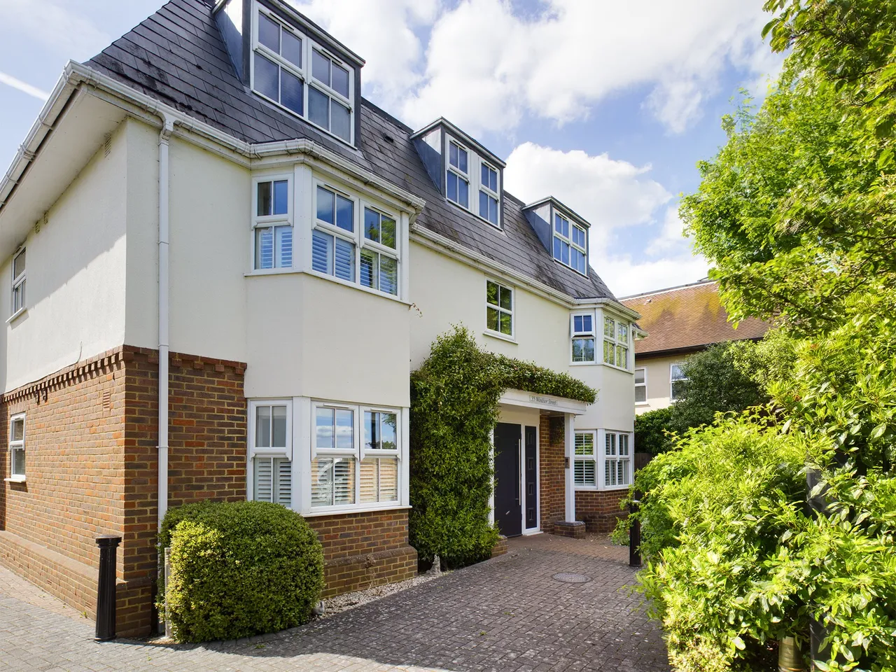 2 bed flat for sale, Windsor Street, Chertsey, KT16