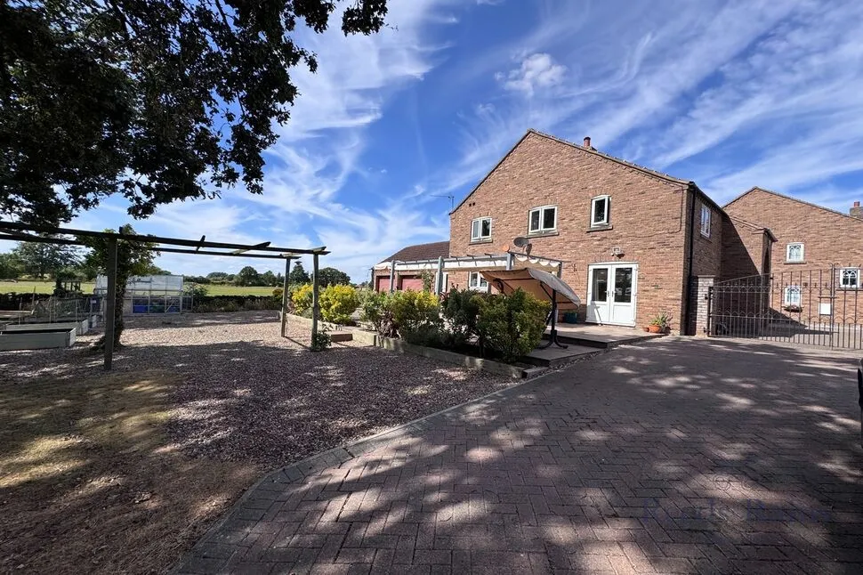 Park Avenue, Barlow, YO8, photo 37