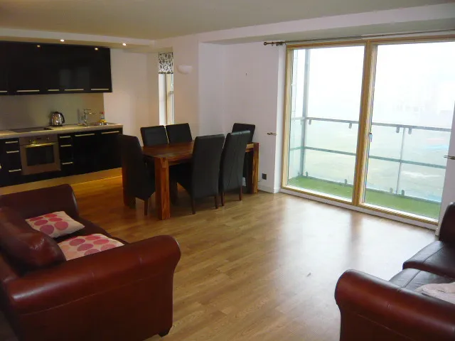 2 bed flat to rent, Wellington Street, LS1