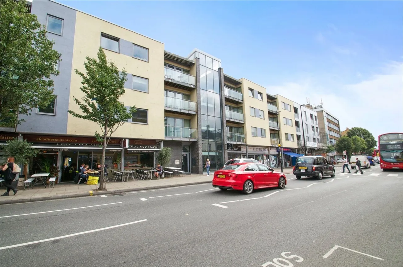1 bed flat to rent, Cambridge Heath Road, London, E2