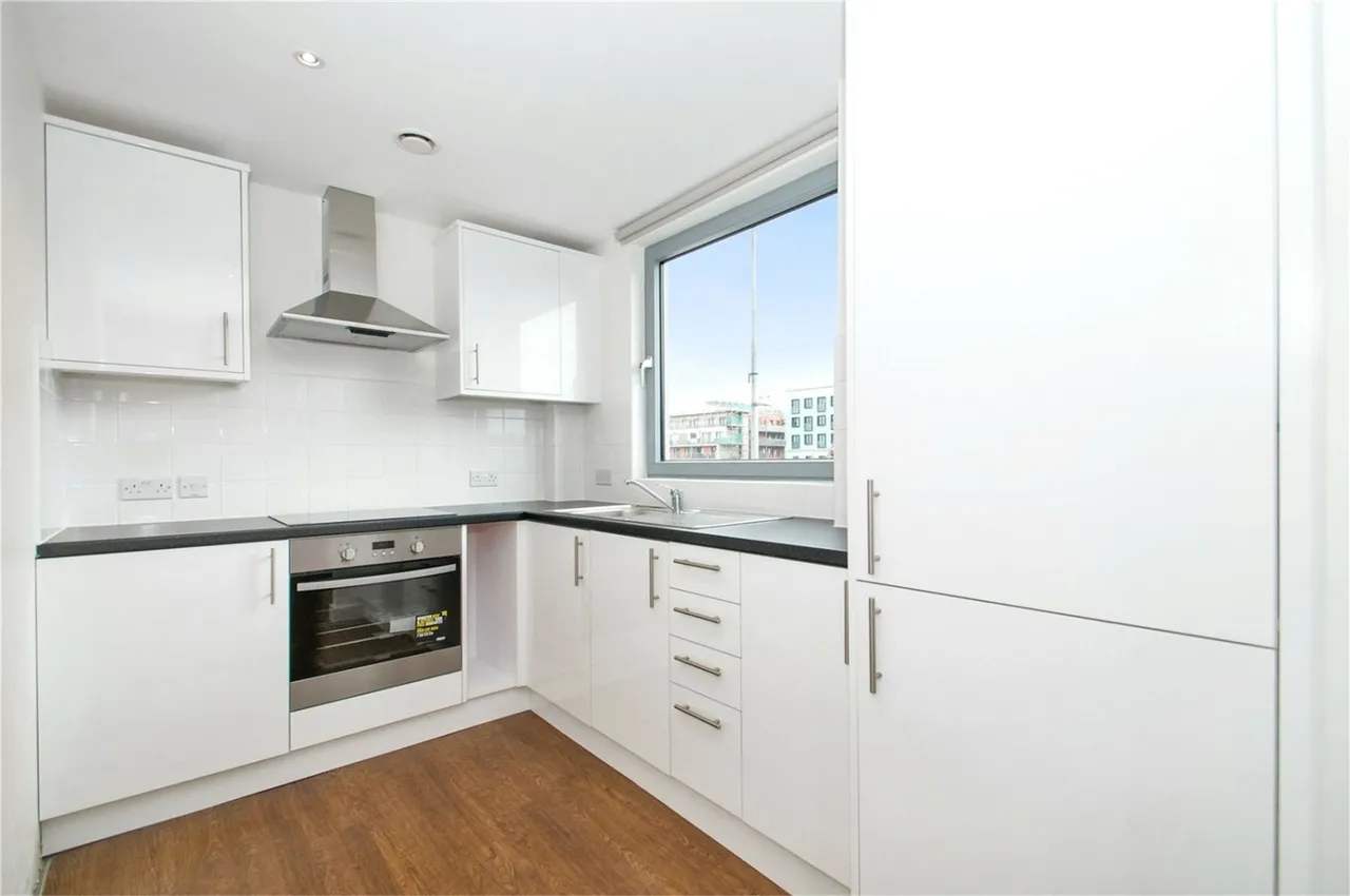 Cambridge Heath Road, London, E2, photo 3