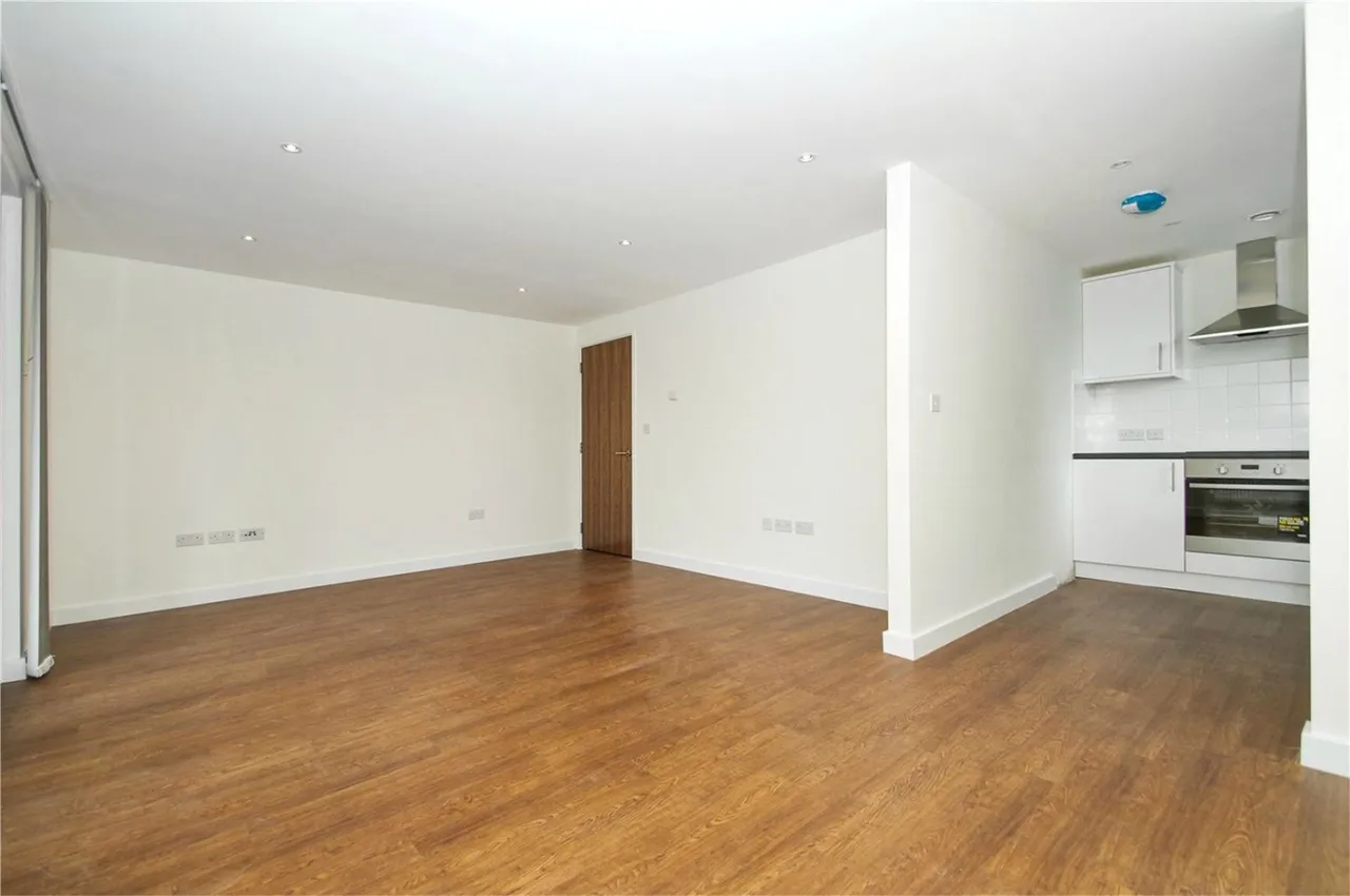 Cambridge Heath Road, London, E2, photo 7