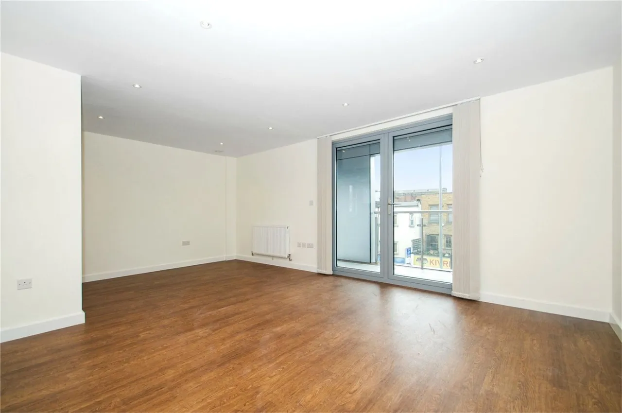Cambridge Heath Road, London, E2, photo 2