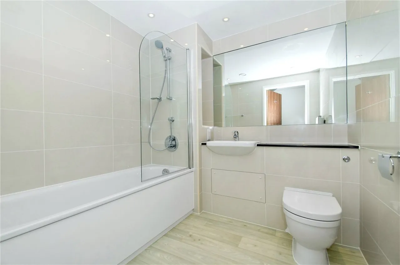 Cambridge Heath Road, London, E2, photo 4