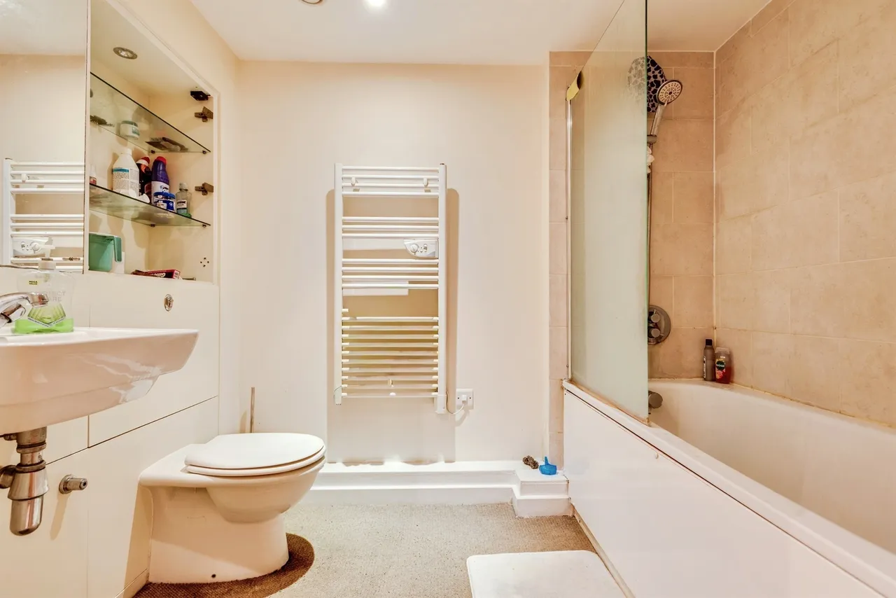 Beckhampton Street, Swindon, SN1, photo 8