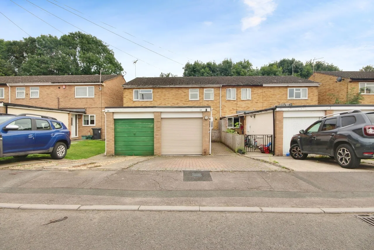 2 bed house for sale — Armscroft Gardens, Gloucester, GL2