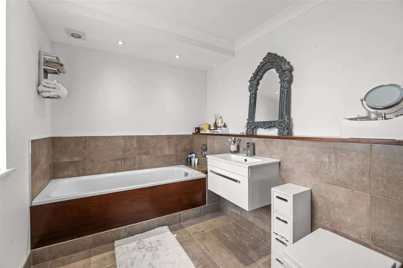 The Avenue, Hampton, TW12 3RN, photo 11