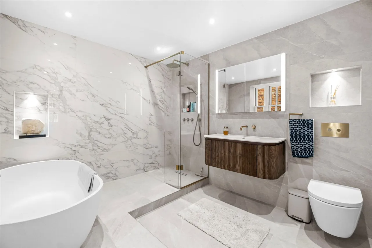 The Avenue, Hampton, TW12 3RN, photo 15