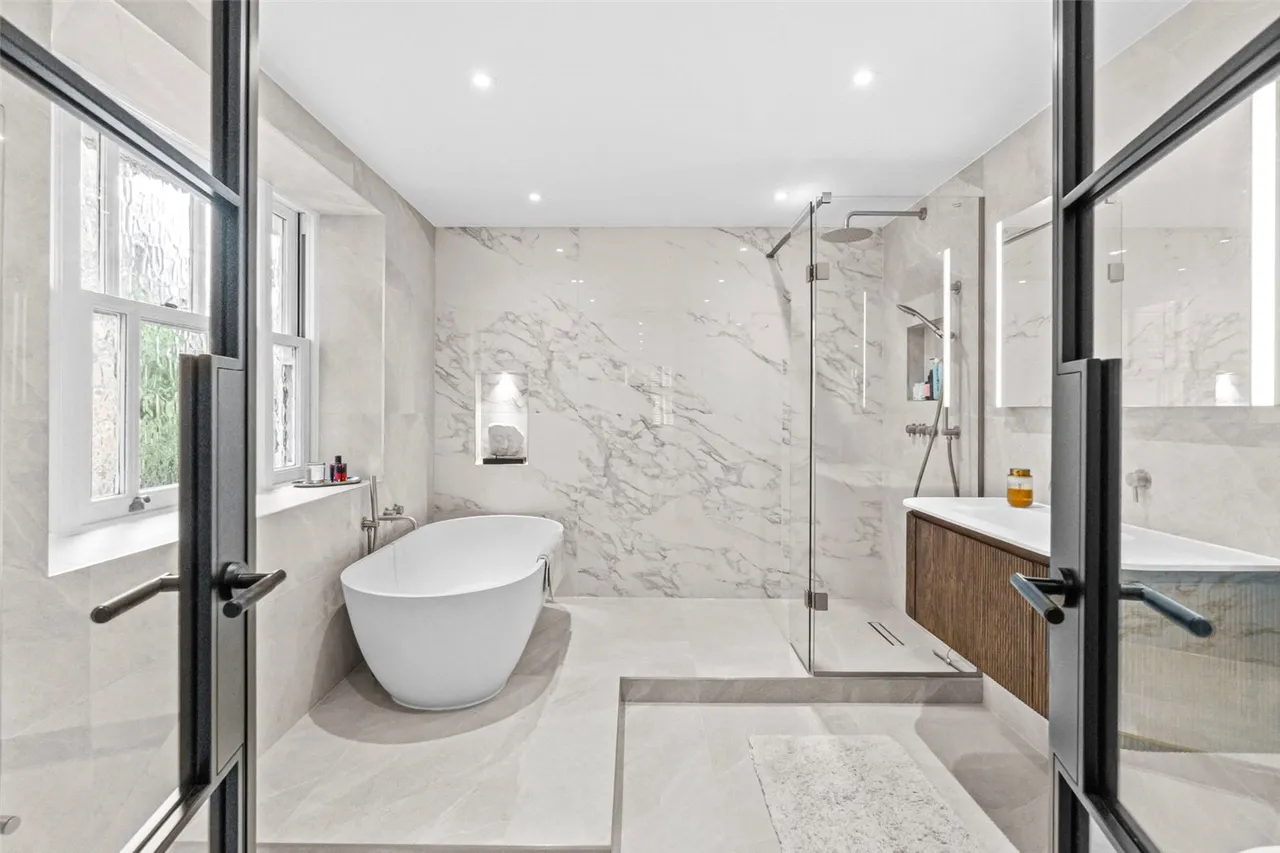 The Avenue, Hampton, TW12 3RN, photo 14