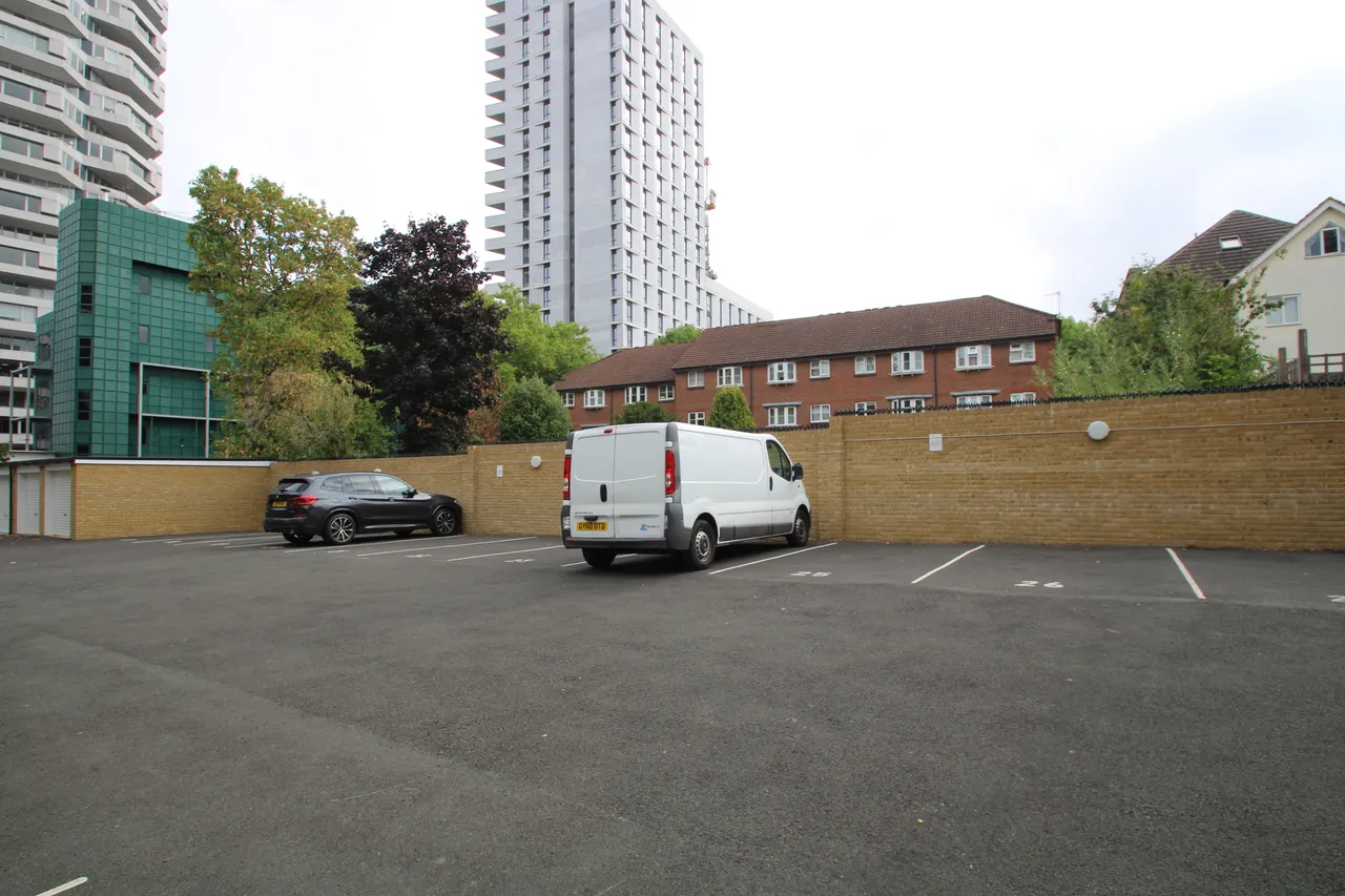 Allocated Parking Bay, East Croydon, photo 2