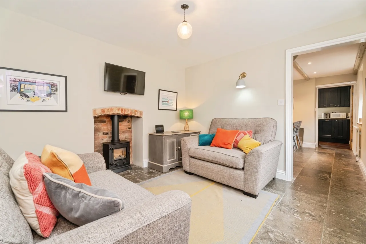2 bed house for sale — Mill Street, Holt
