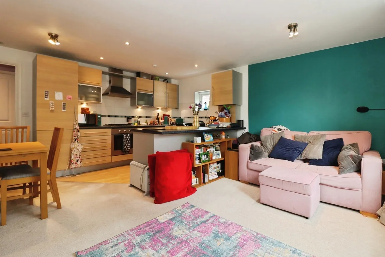 2 bed flat for sale — Royal Victoria Park, Bristol, Somerset, BS10