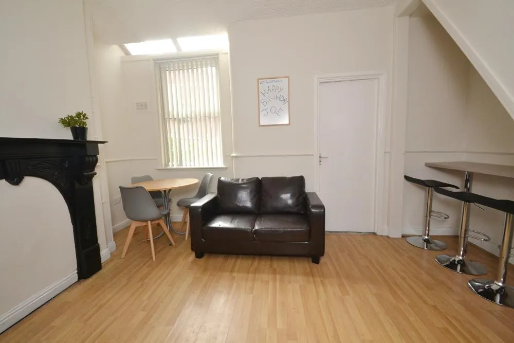 Ashfield Road, Victoria Park, M13, photo 6
