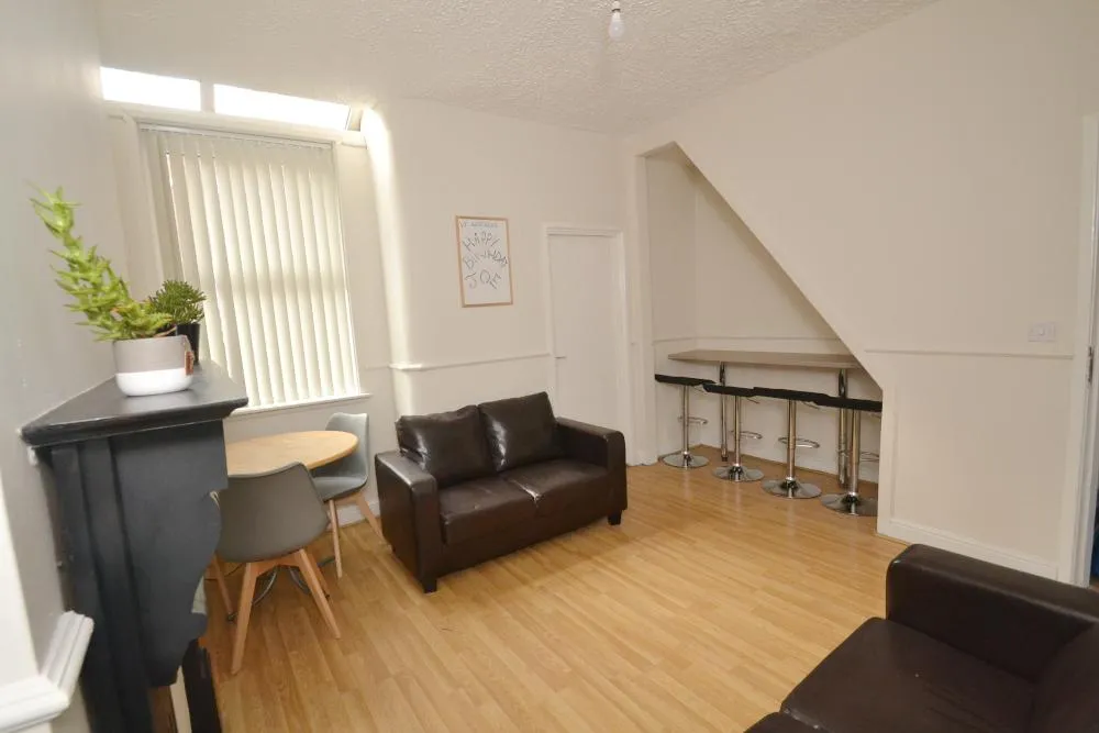 Ashfield Road, Victoria Park, M13, photo 5