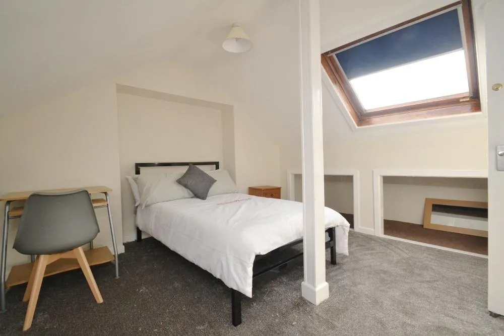 Ashfield Road, Victoria Park, M13, photo 4