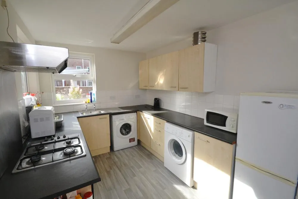 Ashfield Road, Victoria Park, M13, photo 7