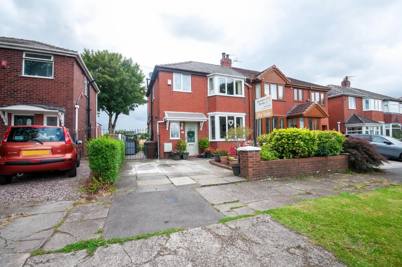 3 bed house for sale — Ringley Road West, Radcliffe, Manchester, Lancashire, M26 1EA