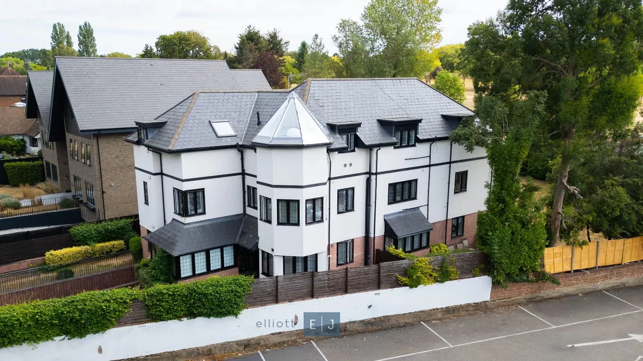 High Road, Chigwell, photo 2