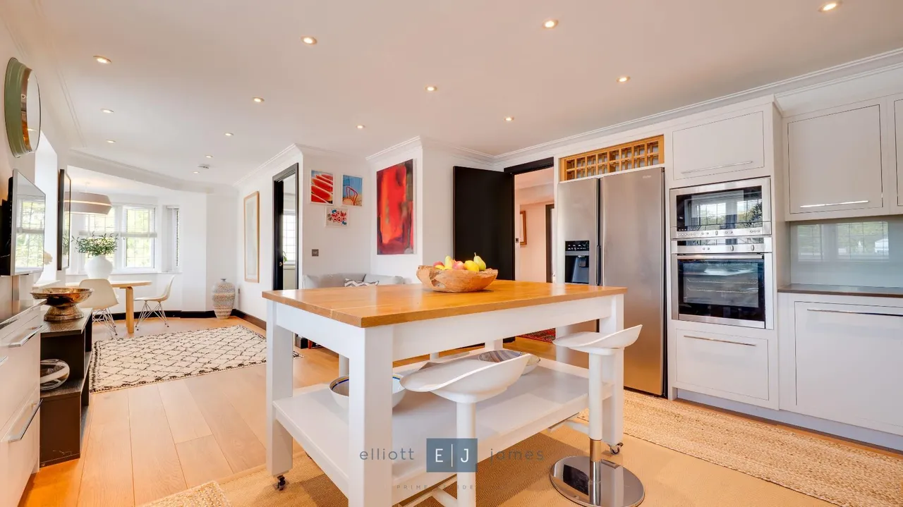 High Road, Chigwell, photo 8