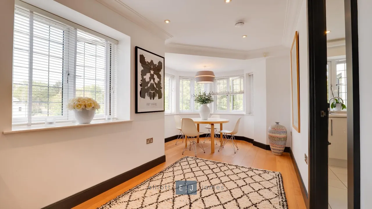 High Road, Chigwell, photo 10