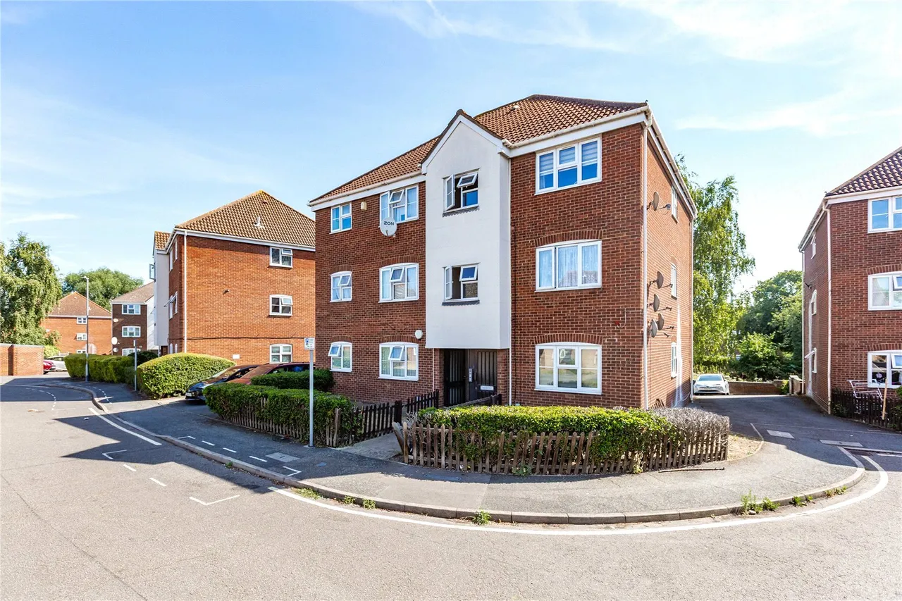 1 bed flat to rent, Butteridges Close, Dagenham, RM9